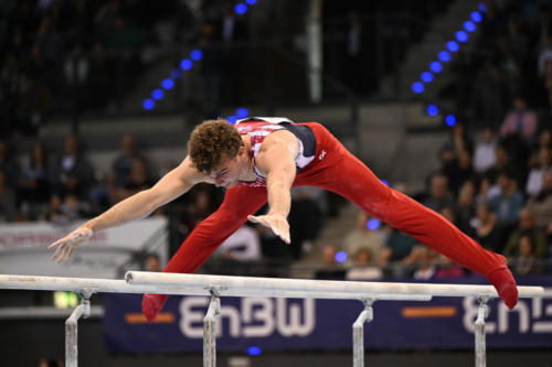 Landen Blixt (Michigan) competes on parallel bars during the 2023 DTB Pokal Mixed Cup. (© Filippo Tomasi)